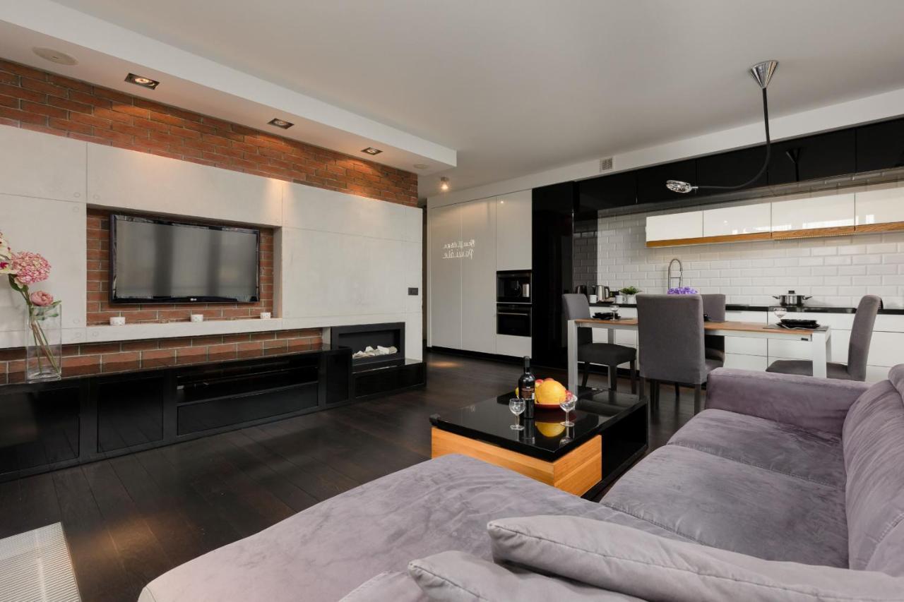 Warsaw Srodmiescie Riverside Three-Bedroom Apartment By Renters Bagian luar foto