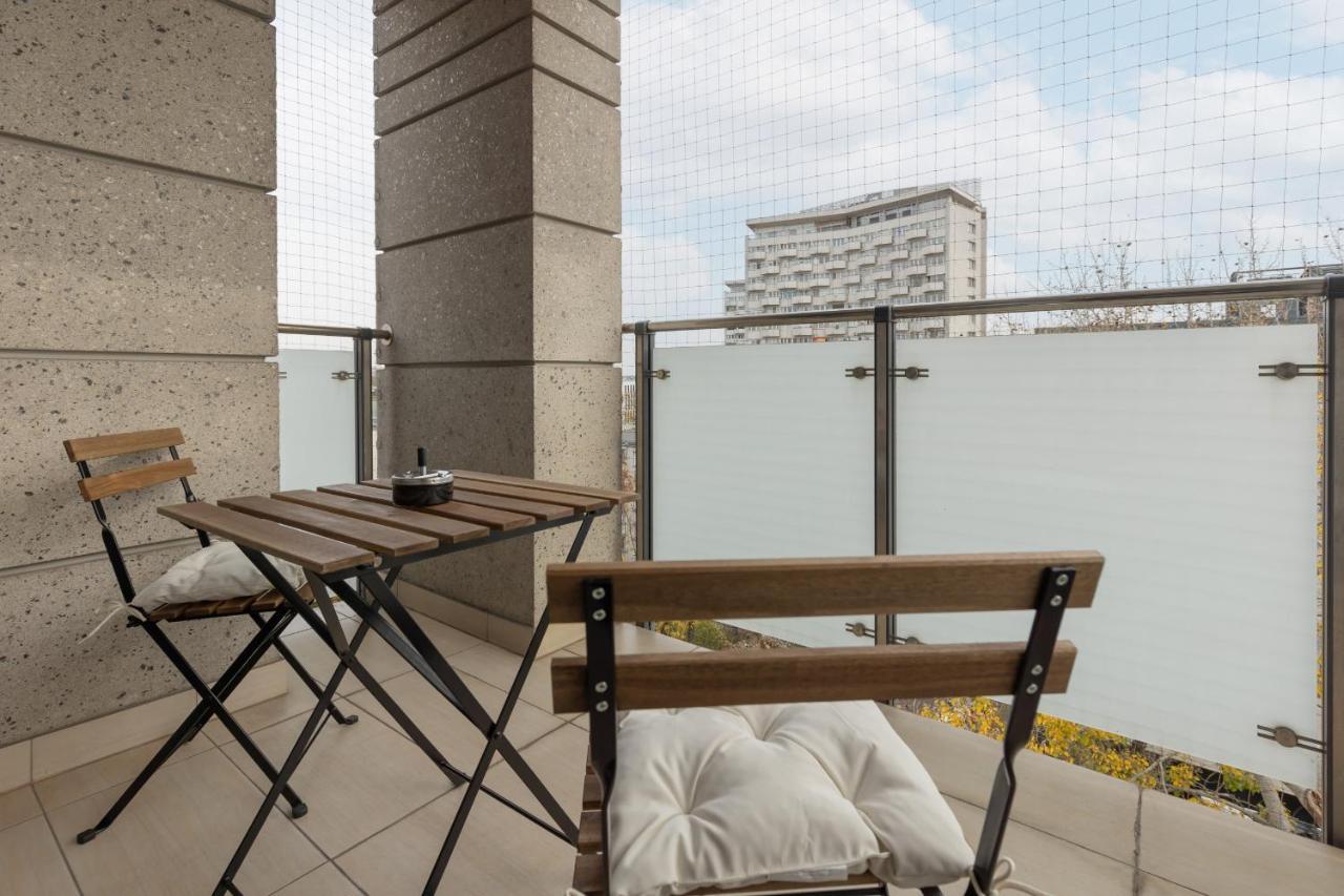 Warsaw Srodmiescie Riverside Three-Bedroom Apartment By Renters Bagian luar foto