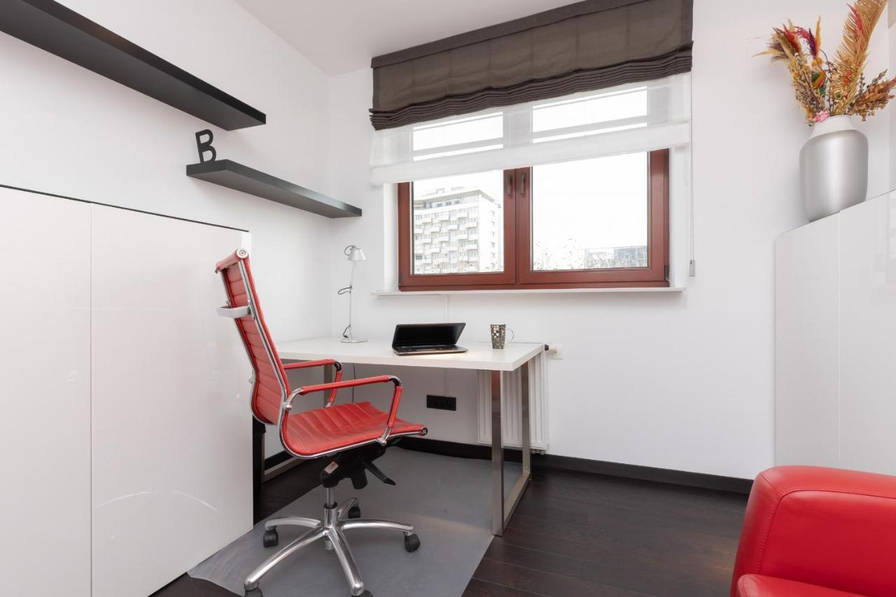 Warsaw Srodmiescie Riverside Three-Bedroom Apartment By Renters Bagian luar foto