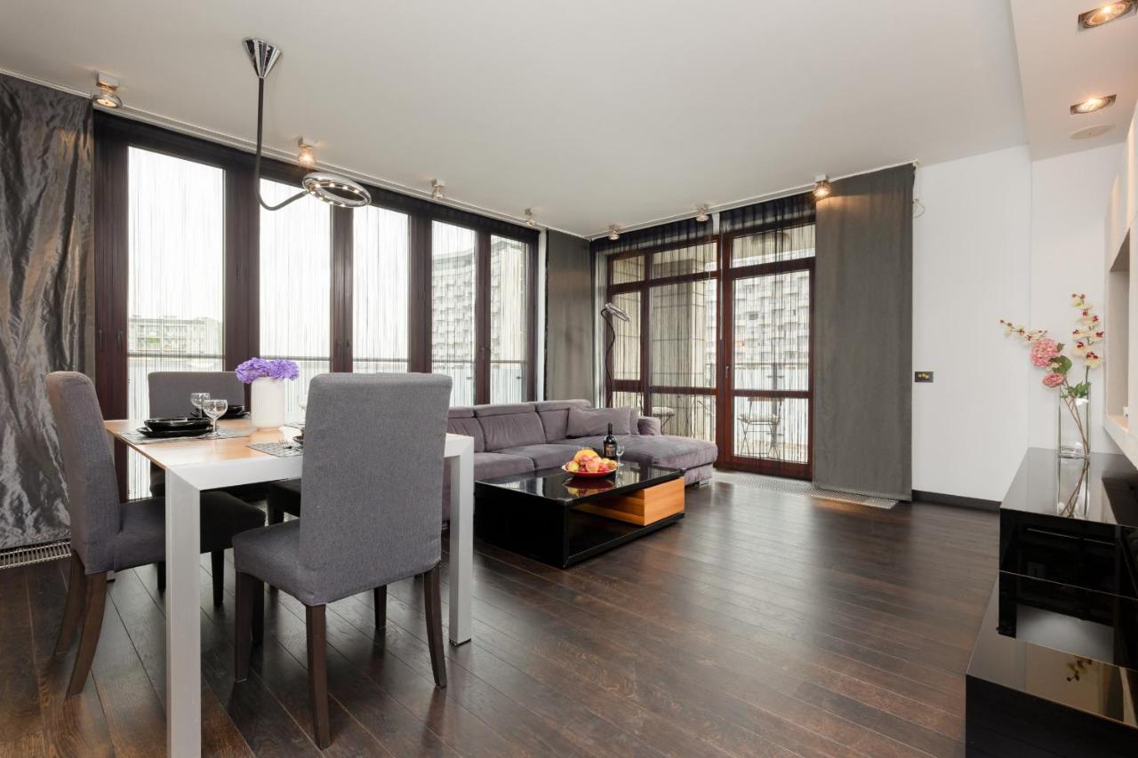 Warsaw Srodmiescie Riverside Three-Bedroom Apartment By Renters Bagian luar foto